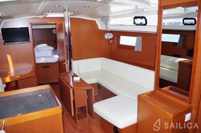 Oceanis 41.1 - Yacht Charter Sailica