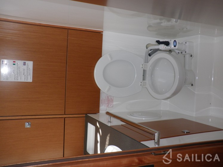 Bavaria Cruiser 46 - Yacht Charter Sailica