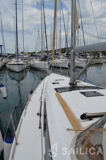 Dufour 412 Grand large - Yacht Charter Sailica