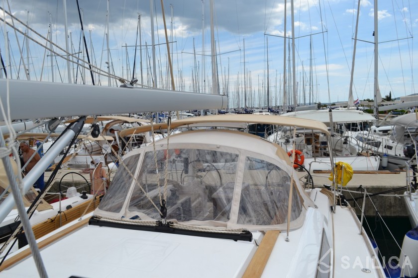 Dufour 412 Grand large - Yacht Charter Sailica