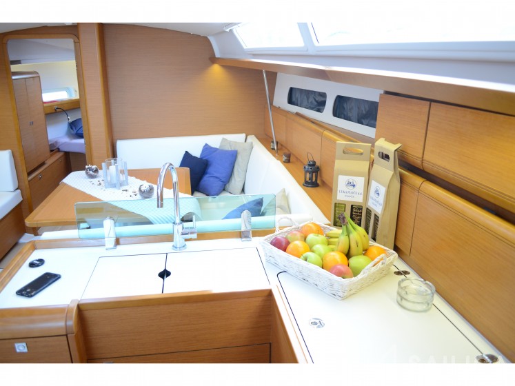 Sun Odyssey 419 - Yacht Charter Sailica