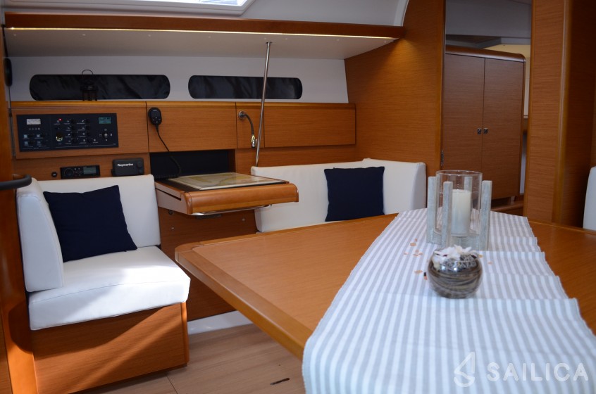 Sun Odyssey 419 - Yacht Charter Sailica