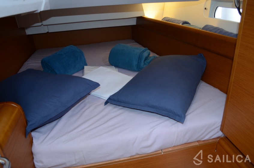 Sun Odyssey 419 - Yacht Charter Sailica