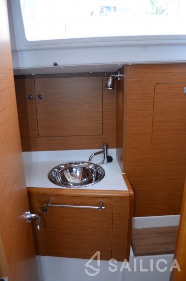 Sun Odyssey 419 - Yacht Charter Sailica