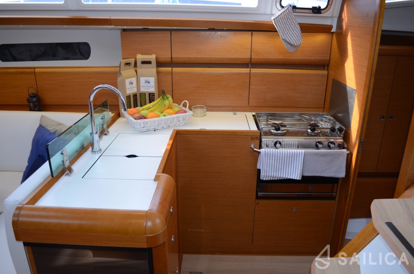 Sun Odyssey 419 - Yacht Charter Sailica