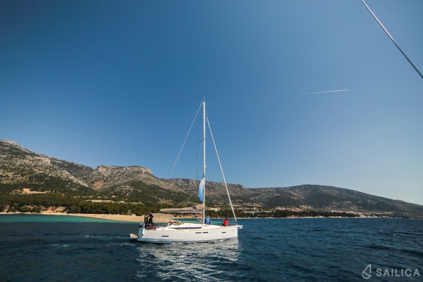 Sun Odyssey 419 - Yacht Charter Sailica