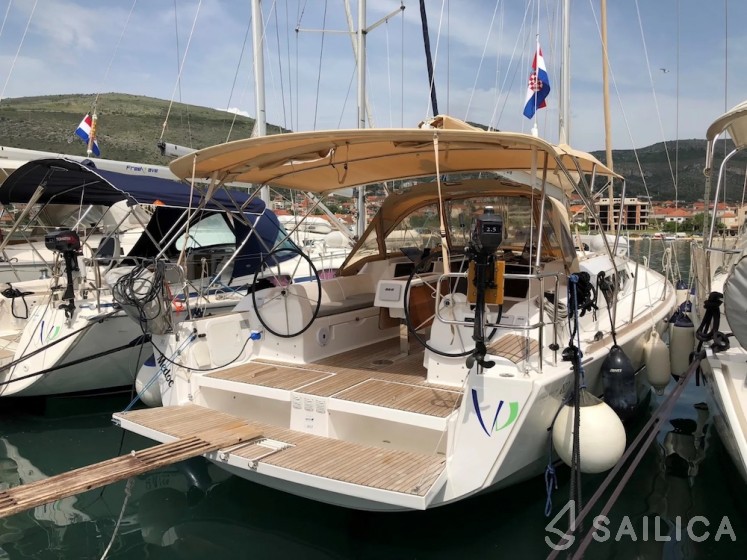 Dufour 382 GL - Yacht Charter Sailica