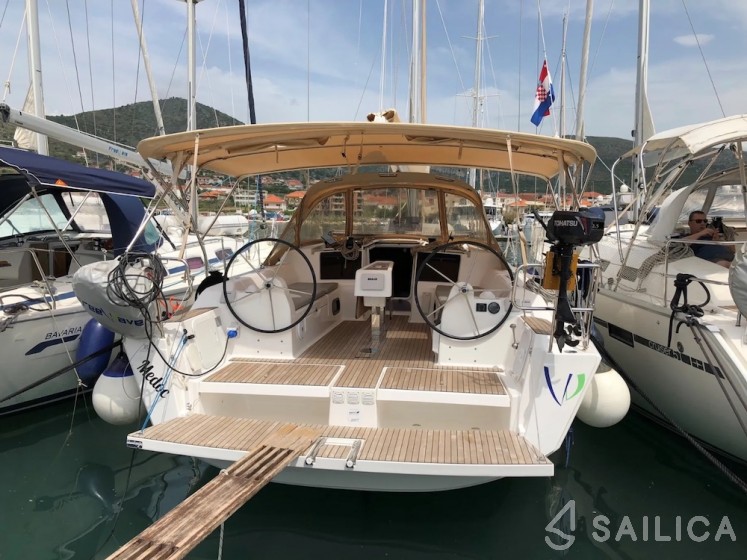 Dufour 382 GL - Yacht Charter Sailica
