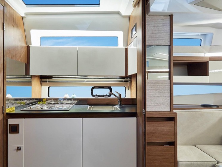Leader 33 - Yacht Charter Sailica