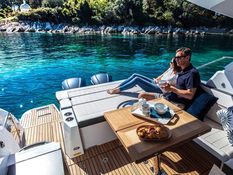 Leader 33 - Yacht Charter Sailica