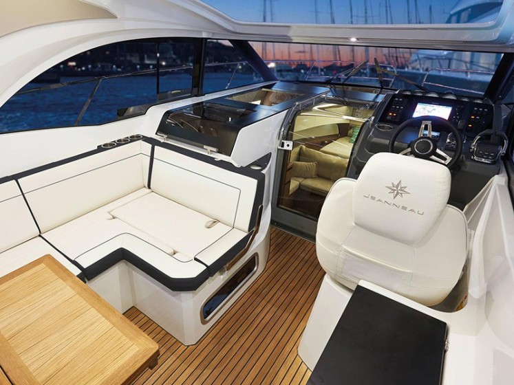 Leader 33 - Yacht Charter Sailica
