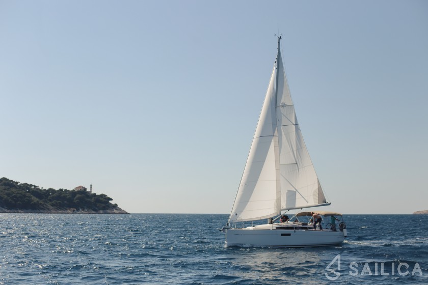 Sun Odyssey 349 - Yacht Charter Sailica
