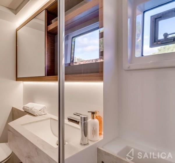Lagoon 50 - Yacht Charter Sailica
