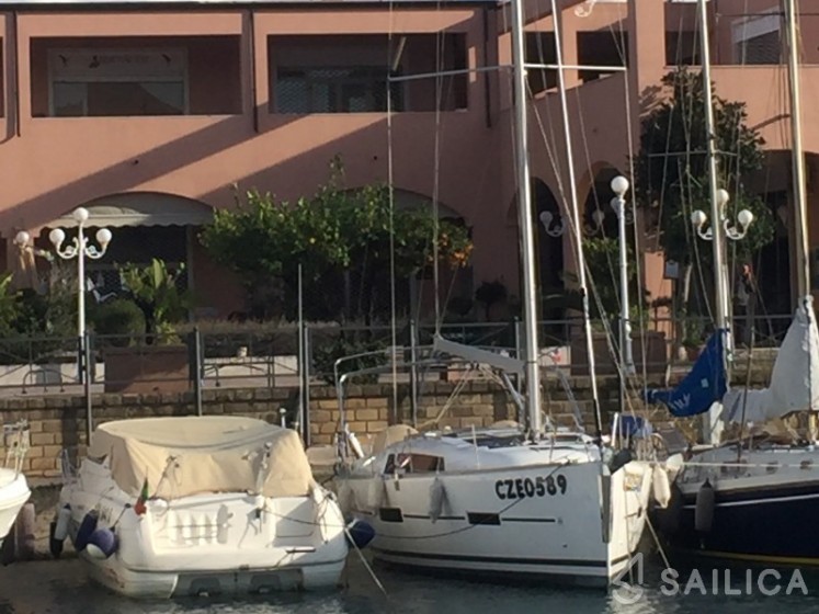 Dufour 382 GL - Yacht Charter Sailica