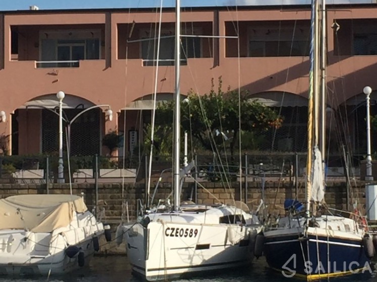 Dufour 382 GL - Yacht Charter Sailica