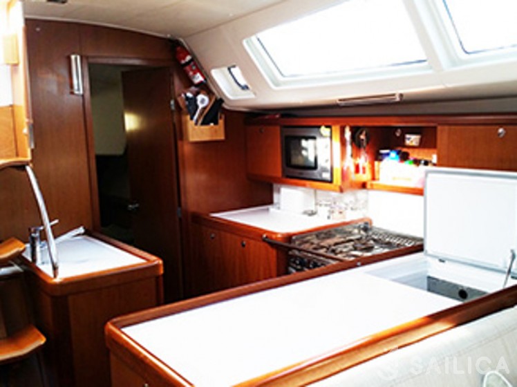 Oceanis 50 - Yacht Charter Sailica