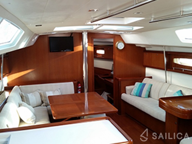 Oceanis 50 - Yacht Charter Sailica