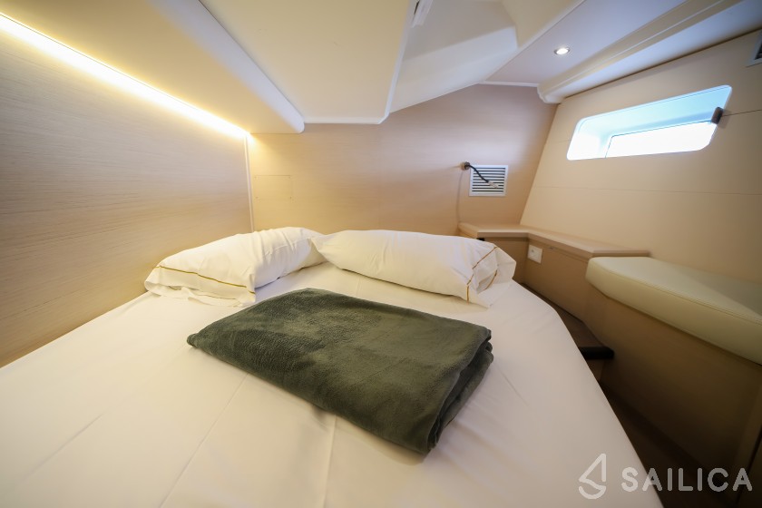 Jeanneau 54 - Yacht Charter Sailica