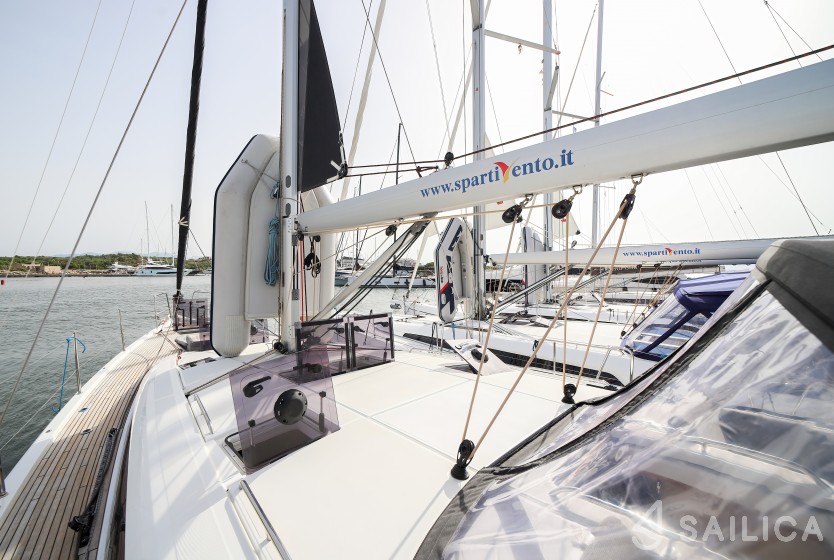 Jeanneau 54 - Yacht Charter Sailica