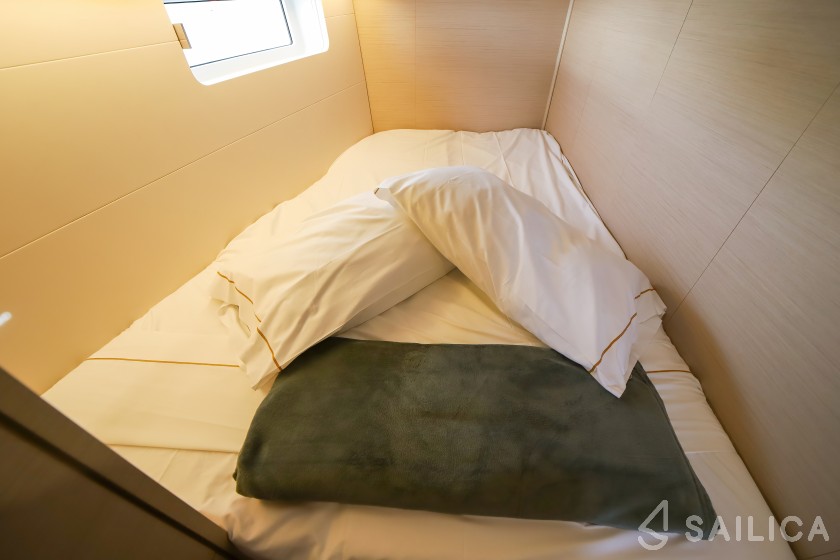 Jeanneau 54 - Yacht Charter Sailica