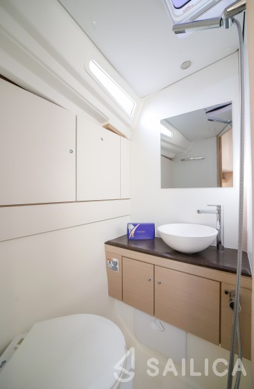 Jeanneau 54 - Yacht Charter Sailica