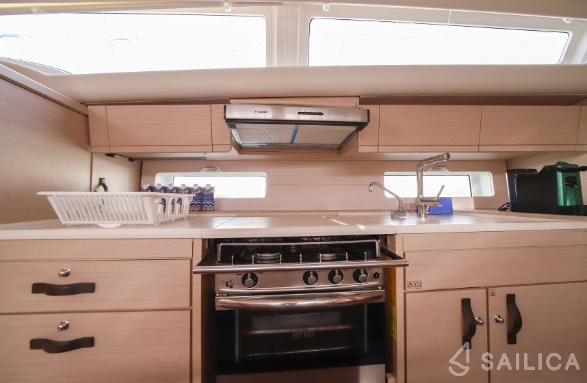Jeanneau 54 - Yacht Charter Sailica