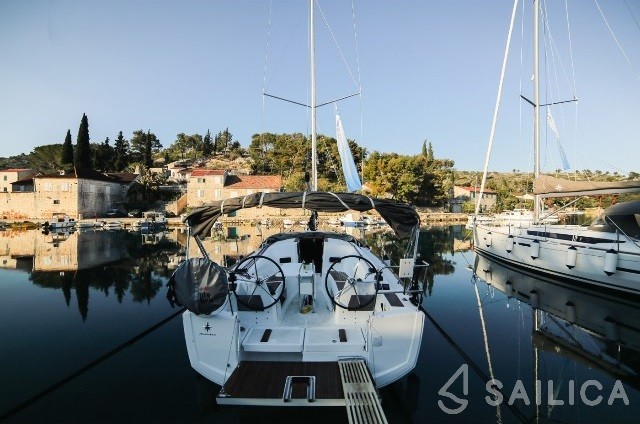 Sun Odyssey 349 - Yacht Charter Sailica