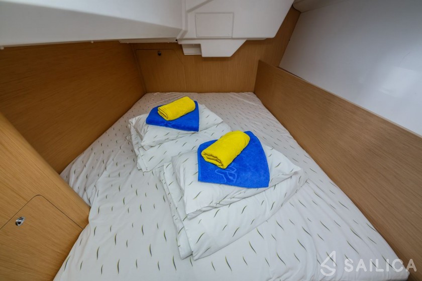 Oceanis 38.1 - Yacht Charter Sailica