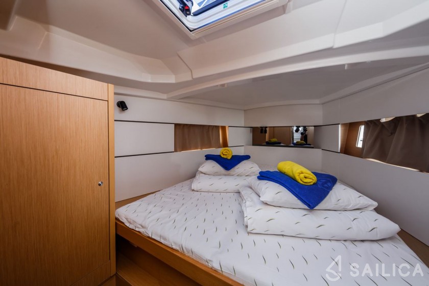 Oceanis 38.1 - Yacht Charter Sailica