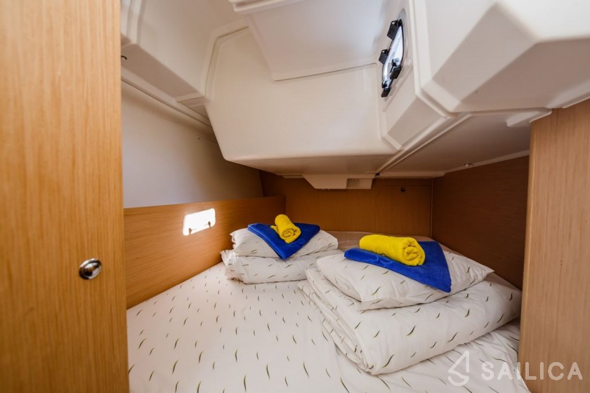 Oceanis 38.1 - Yacht Charter Sailica