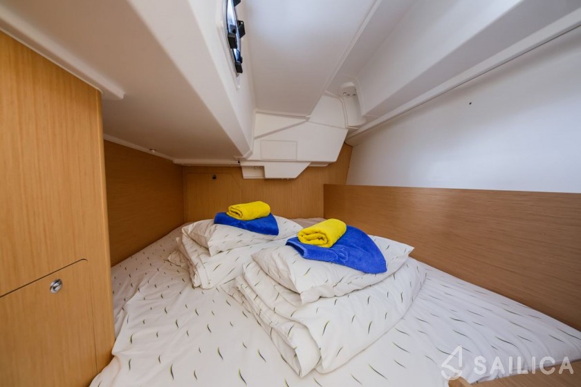 Oceanis 38.1 - Yacht Charter Sailica