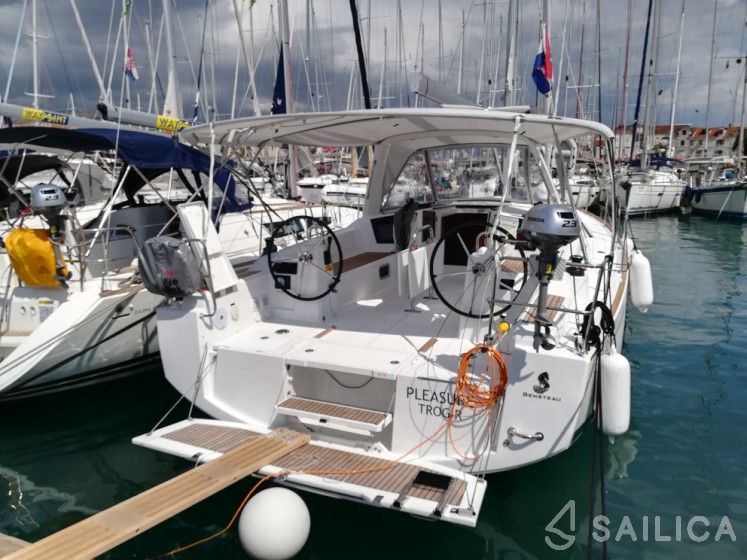 Oceanis 38.1 - Yacht Charter Sailica
