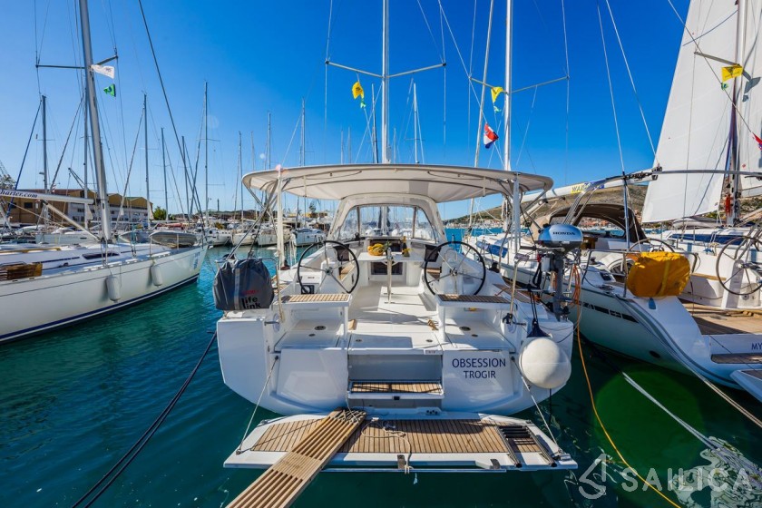 Oceanis 38.1 - Yacht Charter Sailica
