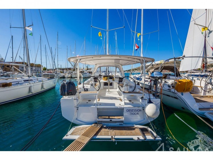 Oceanis 38.1 - Yacht Charter Sailica