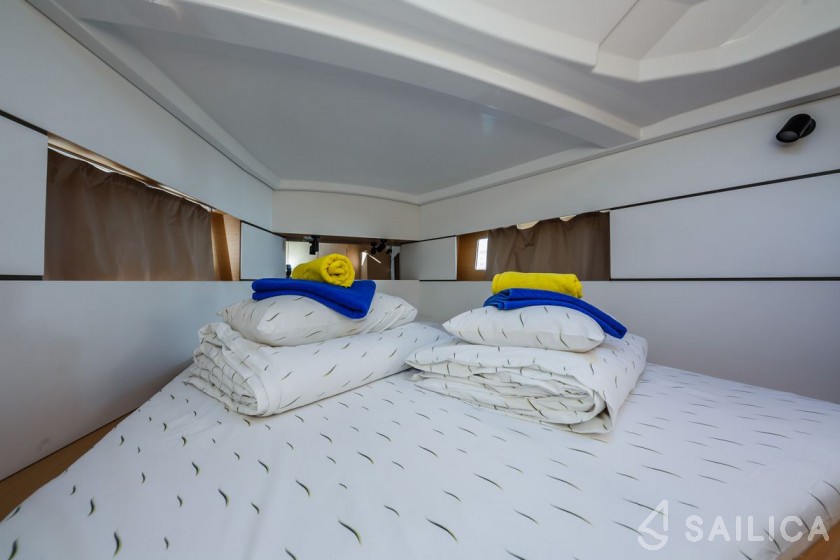Oceanis 38.1 - Yacht Charter Sailica