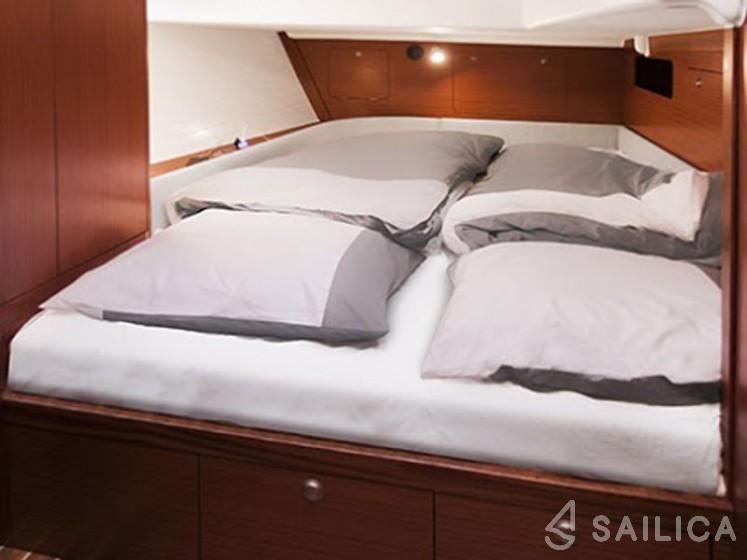 Delphia 47 - Yacht Charter Sailica