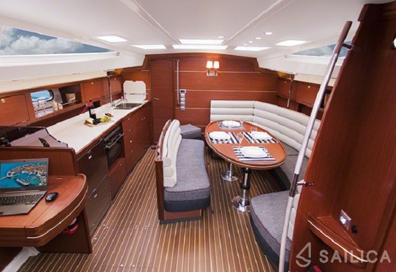Delphia 47 - Yacht Charter Sailica