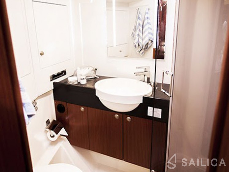 Delphia 47 - Yacht Charter Sailica
