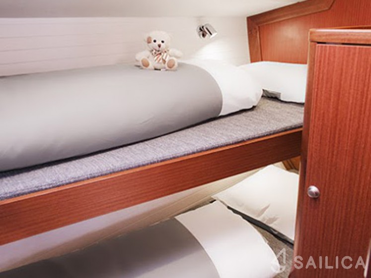 Delphia 47 - Yacht Charter Sailica