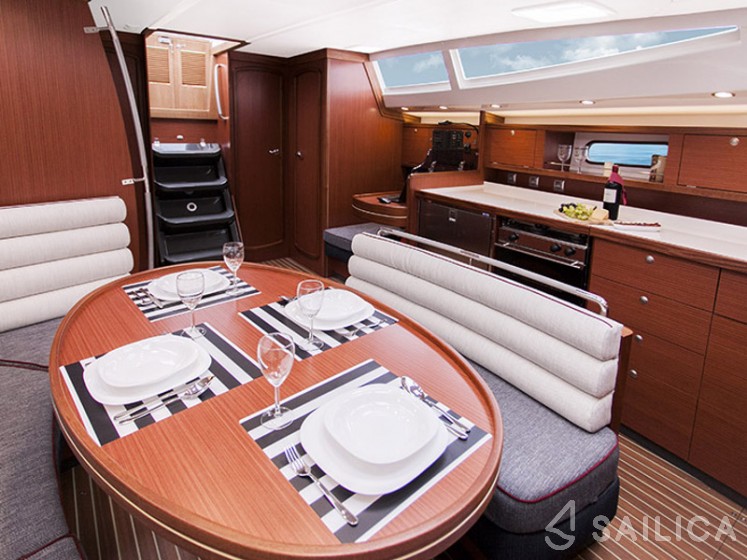 Delphia 47 - Yacht Charter Sailica
