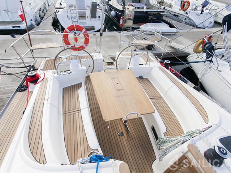 Delphia 47 - Yacht Charter Sailica