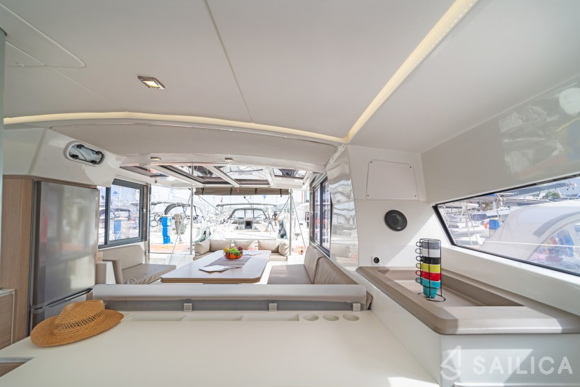 Bali 4.1 - Yacht Charter Sailica