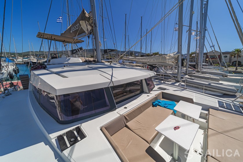 Bali 4.1 - Yacht Charter Sailica