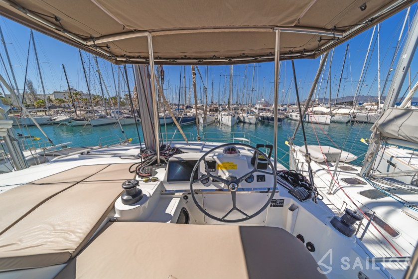 Bali 4.1 - Yacht Charter Sailica