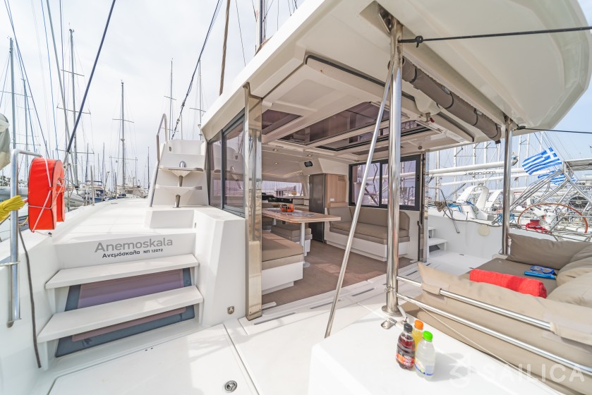 Bali 4.1 - Yacht Charter Sailica