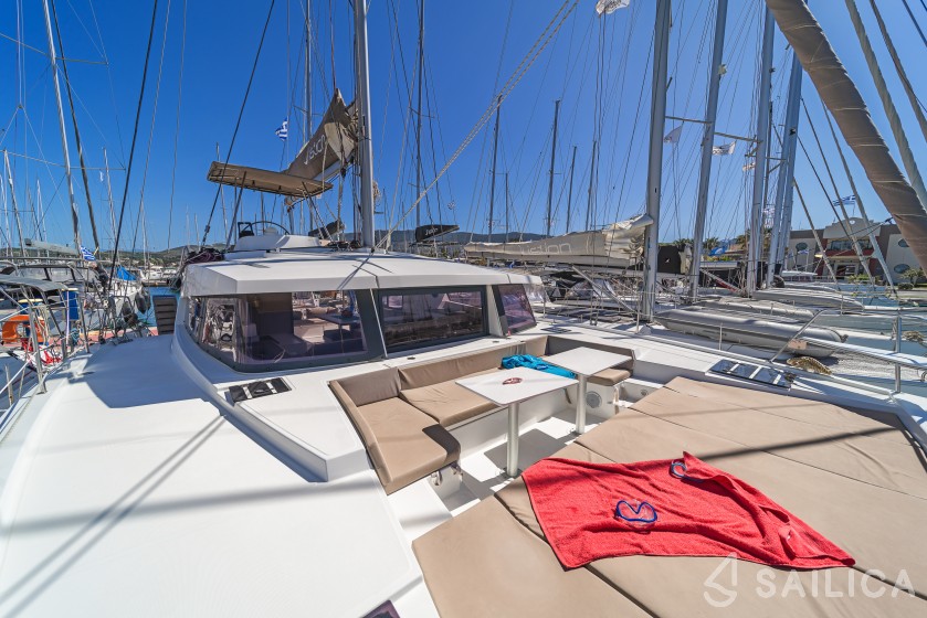 Bali 4.1 - Yacht Charter Sailica