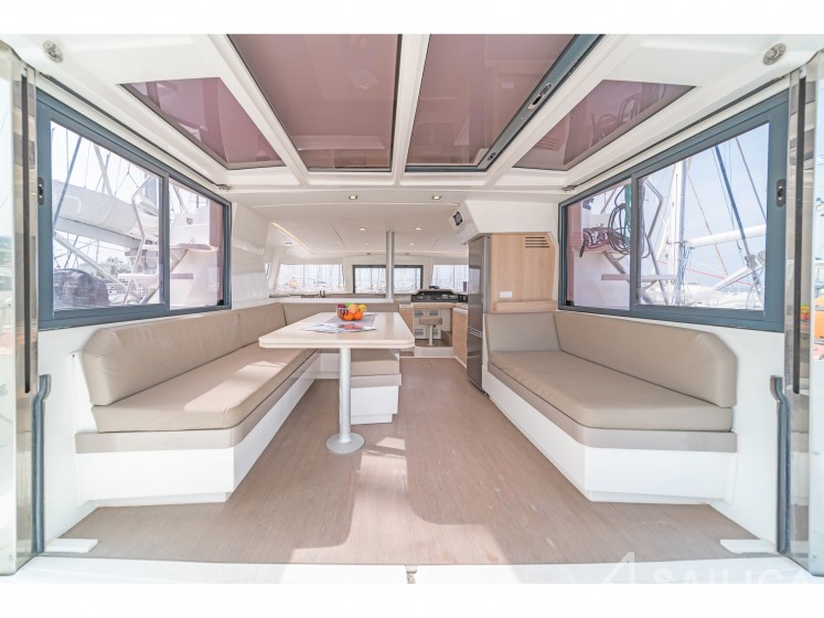 Bali 4.1 - Yacht Charter Sailica