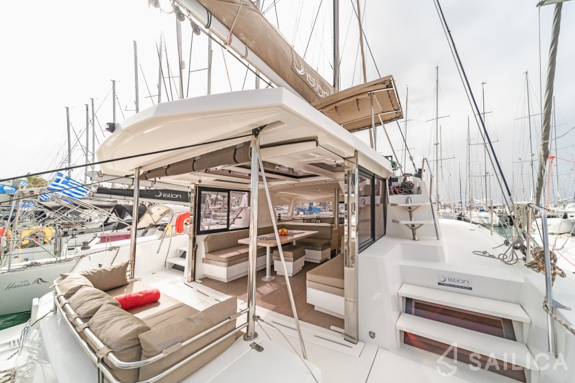 Bali 4.1 - Yacht Charter Sailica