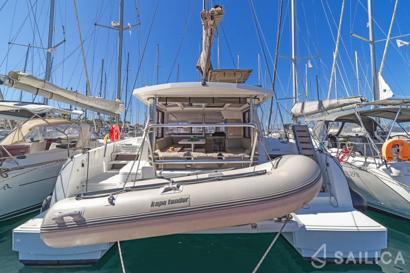 Bali 4.1 - Yacht Charter Sailica
