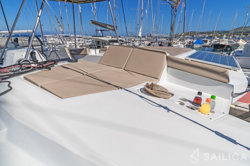 Bali 4.1 - Yacht Charter Sailica